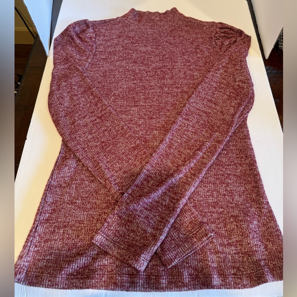 Gap size small maroon sweater. Puff sleeves, mock turtleneck.